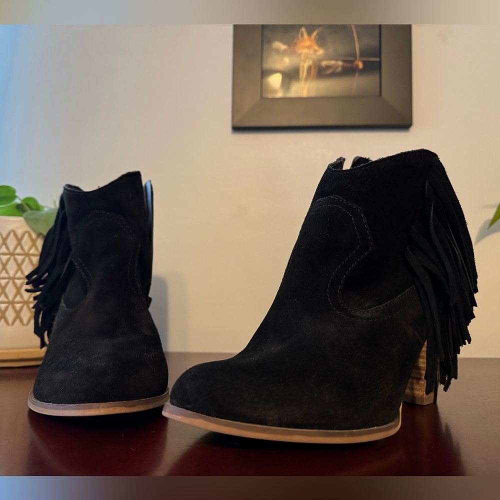 Steve Madden ~ Gently Used, Ohio Black Suede Booties Size 8.5M